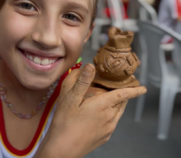 Escultura com argila